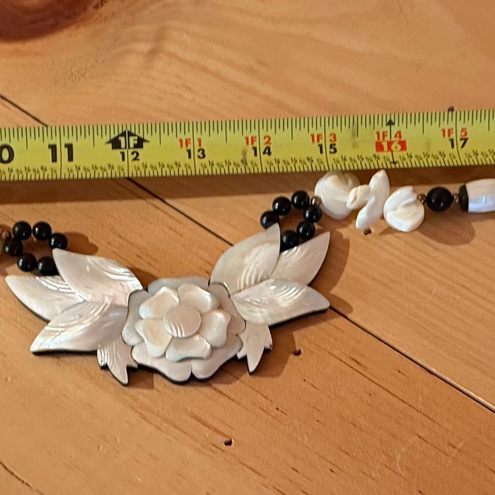 Vintage mother of pearl necklace - Picture 9 of 10